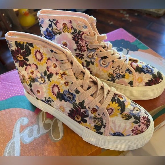 JustFab Shoes - Just Fab Ayesha Curry flower high tops by. size 7